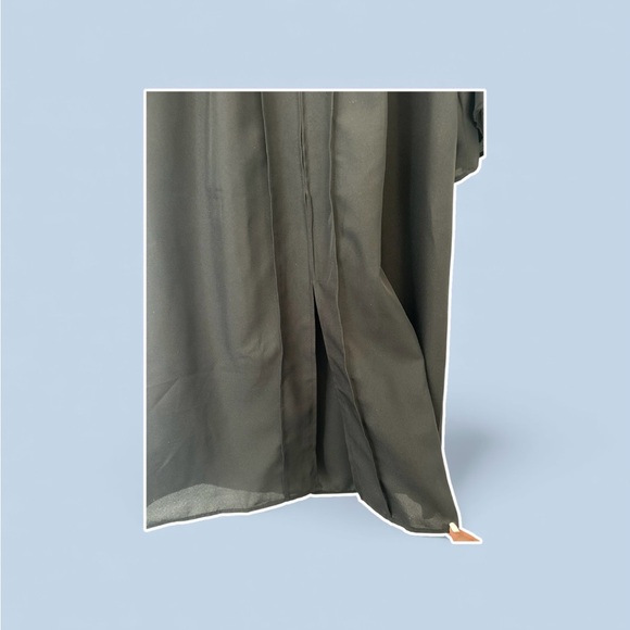 𝙱𝚊𝚌𝚑𝚎𝚕𝚘𝚛𝚜 𝙳𝚎𝚐𝚛𝚎𝚎 𝚄𝚗𝚍𝚎𝚛𝚐𝚛𝚊𝚍𝚞𝚊𝚝𝚎 𝙲𝚊𝚙 𝚊𝚗𝚍 𝙶𝚘𝚠𝚗 - Picture 4 of 7